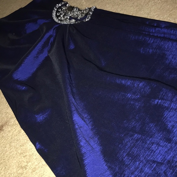 Satin blue exposed shoulder knee length dress. - Picture 3 of 3